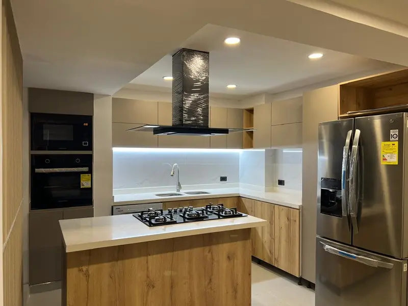 Fotografía de obra terminada: cocina y comedor. Apartamento en bogotá en Bogotá, Decord Design